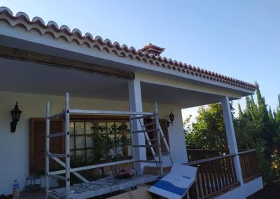 Saneamiento de cornisas. Tratamiento para el hierro Rehabilitación y reformas Esaú