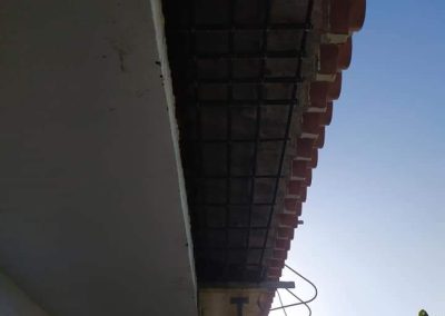 Saneamiento de cornisas. Tratamiento para el hierro Rehabilitación y reformas Esaú