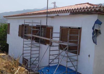 Saneamiento de cornisas. Tratamiento para el hierro Rehabilitación y reformas Esaú